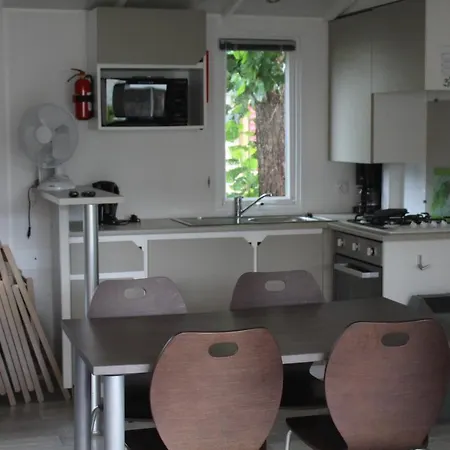 Les Mobiles Homes De La Palmyre 4*